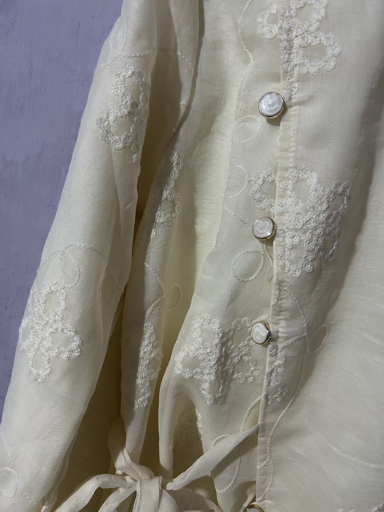 amaliaalr's tweet photo. wts dijual murah tunik cheongsam dan rok tutu butter yellow.
baru beli banget masih ada tag harganya.
dijual murah karena di toko gabisa di try on, pas dicoba di rumah kurang cocok. bisa ambil satu satu, 2 sekaligus lebih murah. online offline bisa cod solo klaten 🙏🏼😊 https://t.co/tiItsAiFPj