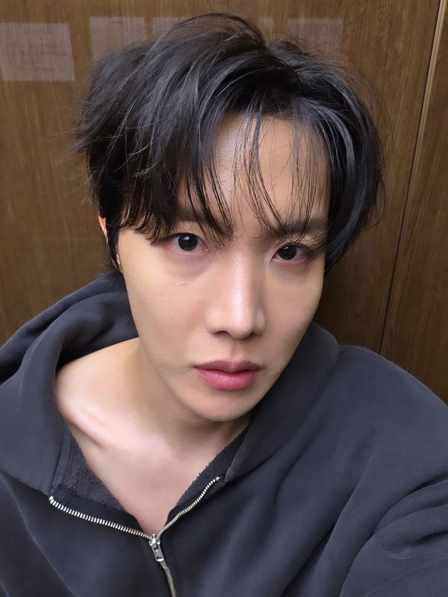 koonimies's tweet image. when i say hoseok is one of the most beautiful men i’ve ever seen i MEAN that shit just LOOK at him