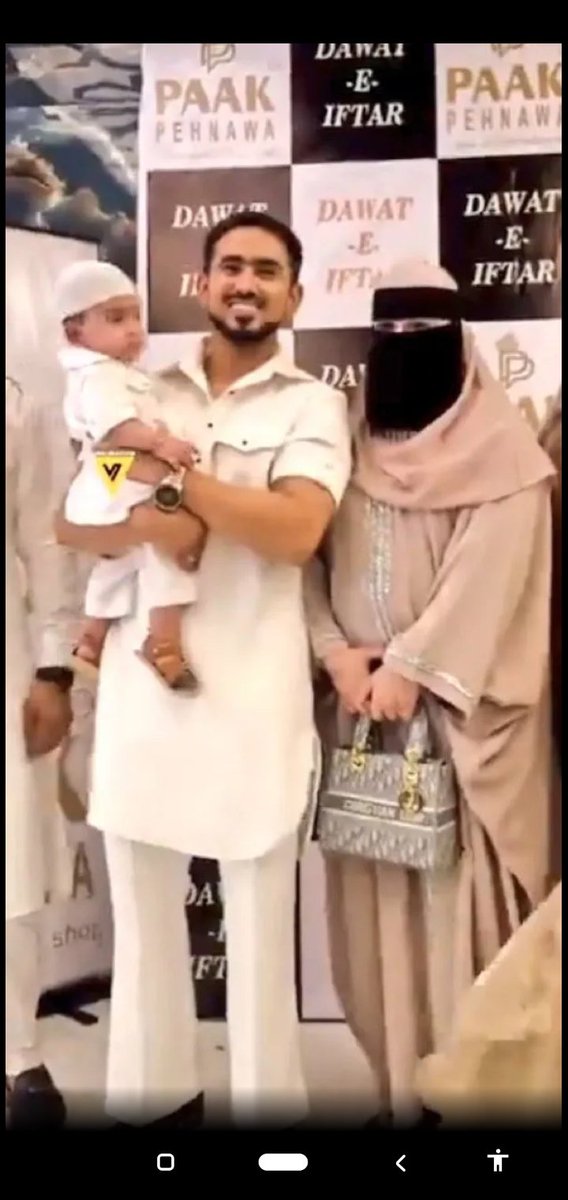 Riddhi Jadav
she once criticized the rule that girls should not be allowed to wear half pants in temples
Now,just look at her dress code
The same girl who once demanded the right to enter temples wearing half pants is now seen stepping outside with her entire body fully covered😂