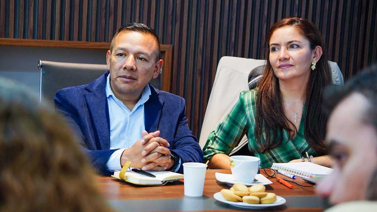 MinAmbienteCo's tweet photo. En el marco de las prioridades definidas por la ministra (e) Irene Vélez Torres (@IreneVelezT), avanzamos en la consolidación de la economía circular en los territorios.

Activamos la Mesa Regional de Economía Circular de Nariño, un espacio esencial para fortalecer el trabajo articulado en sostenibilidad y en el uso eficiente de los recursos.

Durante la jornada realizamos un taller práctico en gobernanza, orientado a acompañar a los actores de la mesa en su proceso de activación y consolidación. Una sesión participativa y dinámica que reafirma nuestro compromiso con impulsar acciones que fortalecen la agenda nacional de economía circular.