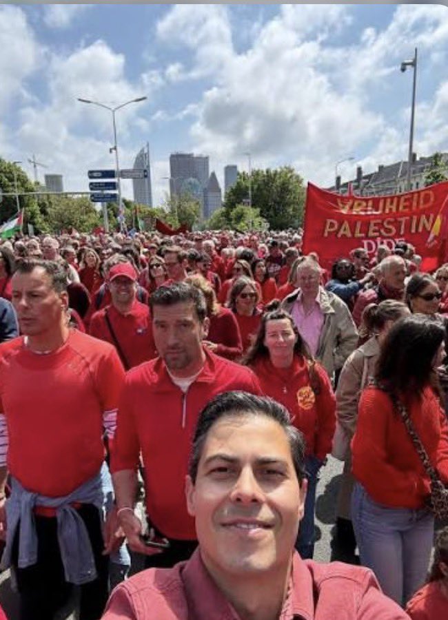 <a href="/MinPres/">Rob Jetten</a> Hele straten stonden rood voor antisemitisme!! 😖🤮🤡