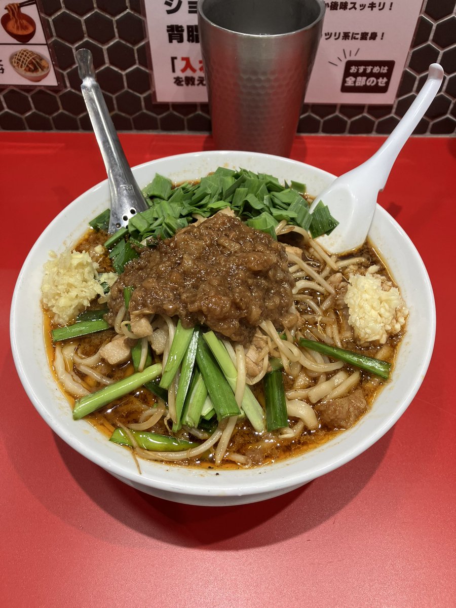 sticktei's tweet photo. かわさ鬼のスタミナラーメン。
仕事が早く終わったから、並ばずに食べられた。

スープがめっちゃまろやかで、するする行けてしまう。ゴリとは別物だな。
これはこれで好きや！

スタミナラーメン、これから流行りそうだな。 https://t.co/Z6oWk9d5Rh