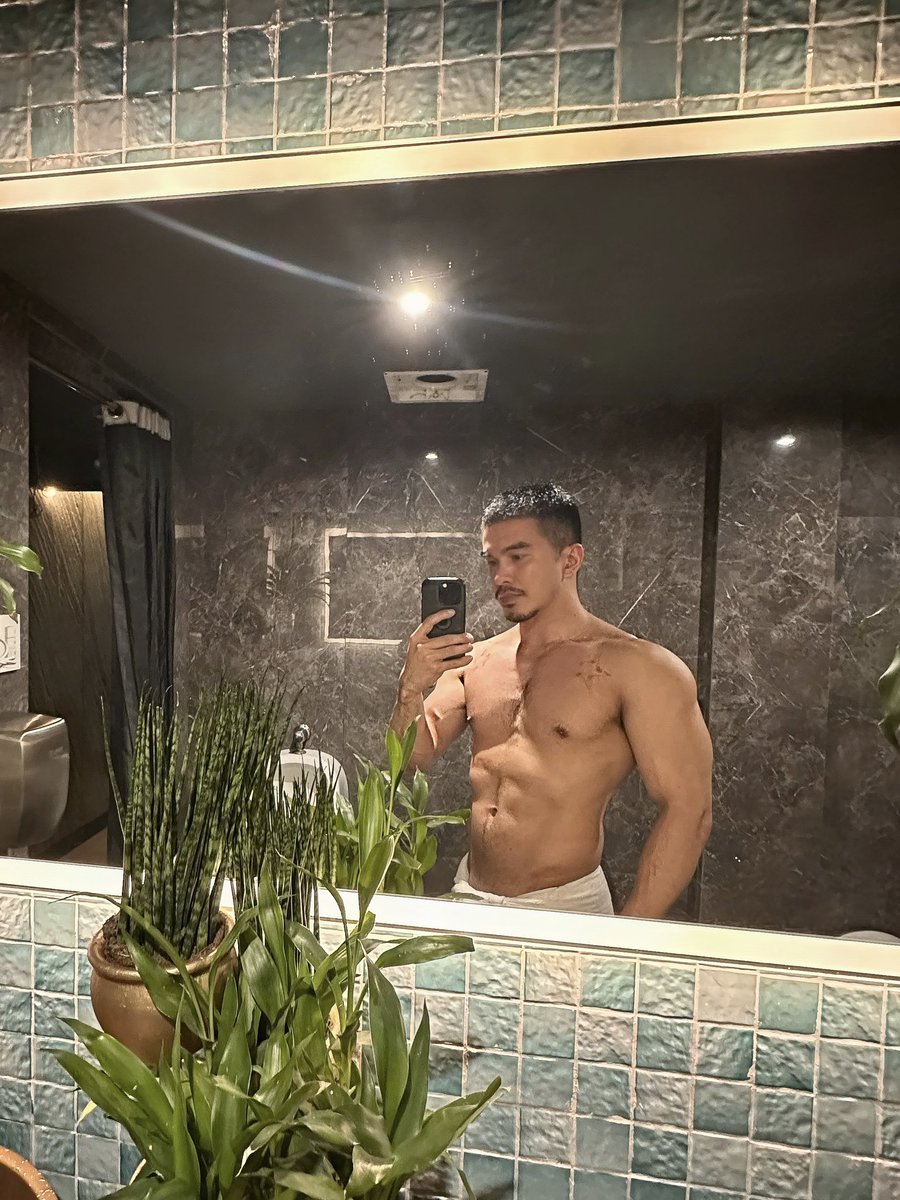 FriskyFritz's tweet photo. Body reset complete! Thank you @SeaBlissSPA  &amp; thera @FirstnameDEAN_  😊 https://t.co/FdUwbnWHfc