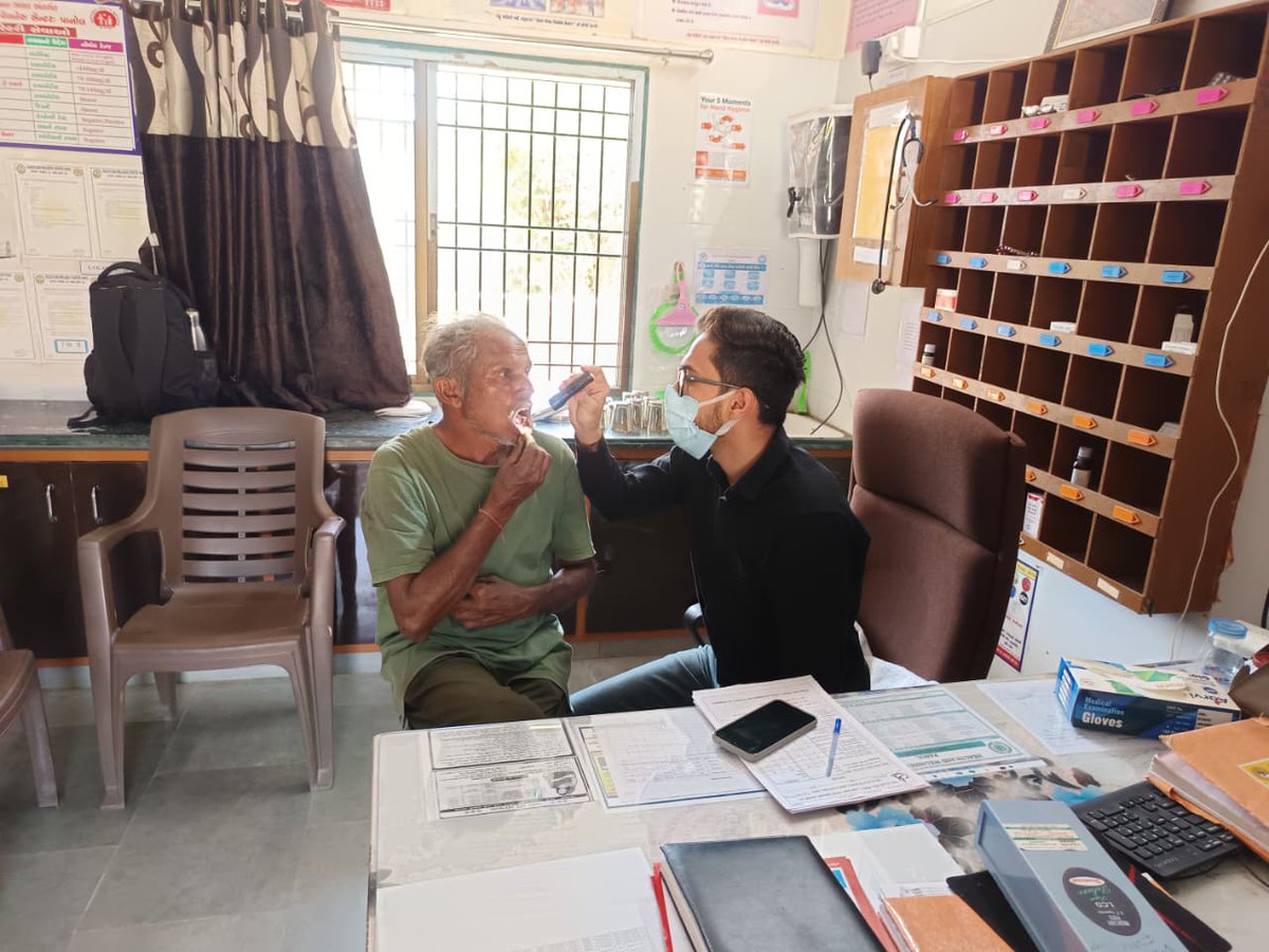 CdhoSabarkantha's tweet image. હરિકૃષ્ણ ફાઉન્ડેશન દ્વારા આયુષ્યમાન આરોગ્ય મંદિર,પાનોલ ખાતે ગર્ભાશયના મુખના કેન્સર, ઓરલ તથા બ્રેસ્ટ કેન્સર સ્ક્રીનિંગ કેમ્પમાં 30 થી 50 વર્ષની ઉંમરના 39 સહિત 51 લાભાર્થીઓએ નિઃશુલ્ક તપાસનો લાભ લીધો.
આરોગ્ય જાગૃતિ તરફ મહત્વપૂર્ણ પગલું.
સમયસર તપાસ – કેન્સર સામે સુરક્ષા.
#cancerCare