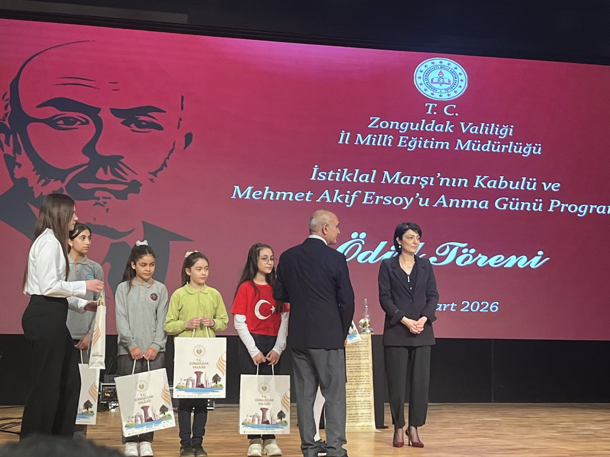 IlkokuluMuslu's tweet photo. Okulumuz öğrencisi Şuranur AY 12 Mart dolayısıyla düzenlenen yarışmada il birincisi oldu. Öğrencimizi ve öğretmenini tebrik ederiz 🇹🇷
@uygarkeskin @R_Alkus @KilimliMEM @ZonguldakMEM https://t.co/nMNueJsCp0