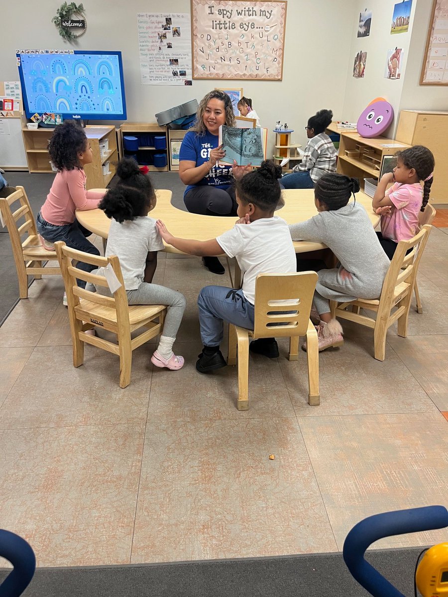 A big thank you to our friends at PNC Financial Services for spending time with our students at CSC Downtown during Read Across America last week! 📚✨

#ReadAcrossAmerica #ThankYouPNC #EarlyLearning #CommunityPartners #ReadingMatters 📖