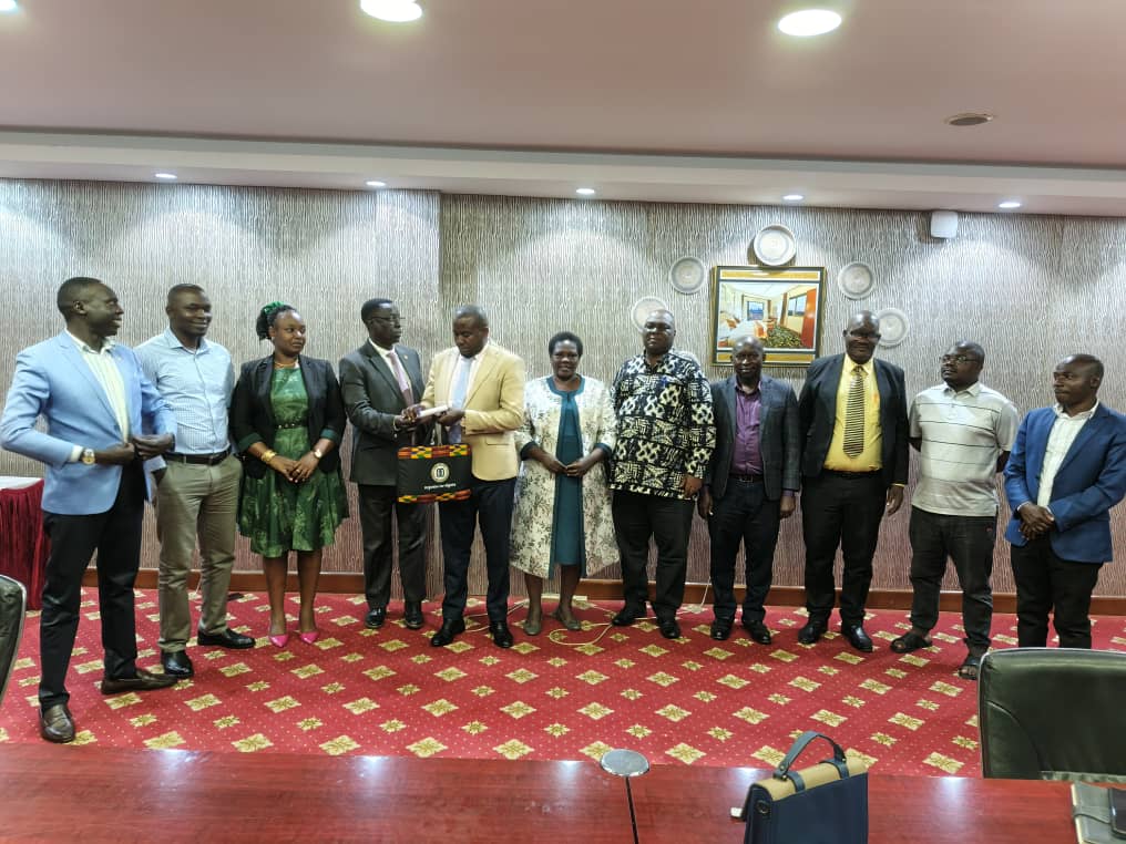 NotuUganda's tweet photo. NOTU Engaged with the association for speakers as an important strategy for protecting workers especially those in the informal economy in rapidly growing cities. NOTU to collaborate with city authorities to improve working condition and ensure compliance with labour standards https://t.co/oFfdBB53KW