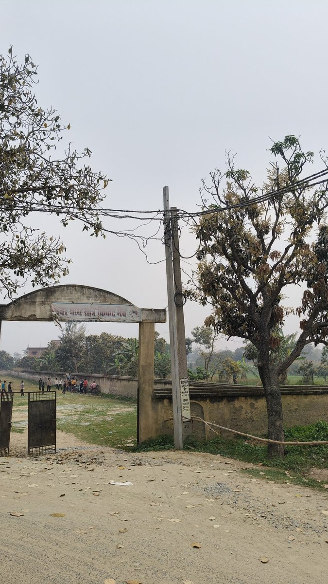 Nitishsingh710's tweet photo. @SEVA_NBPDCL मुजफ्फरपुर जिले के कटरा ब्लॉक के धनौर गांव के इलेक्ट्रिसिटी LT तार का हाल देखा जाए। रोज बिजली की समस्या रहती है, ये धनौर हाइ स्कूल के बगल में लगे हुए 200केबी और 63 केबी ट्रांसफार्मर के सप्लाई का हाल है, रोज तार में आग लगता है।कृपया देखा जाए इस समस्या को https://t.co/LUWBmwnkaK