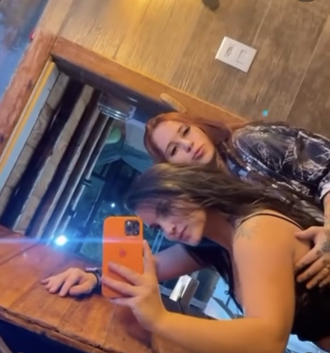 2 anos e 4 meses construindo uma história linda com a mulher que quero pra sempre. 💍❤️