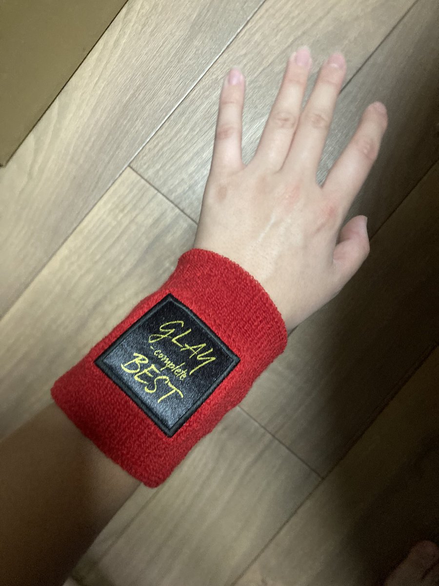 リストバンド届いた！♡ ちょっと長め？ 赤×黒 ほんとに格好いい✨