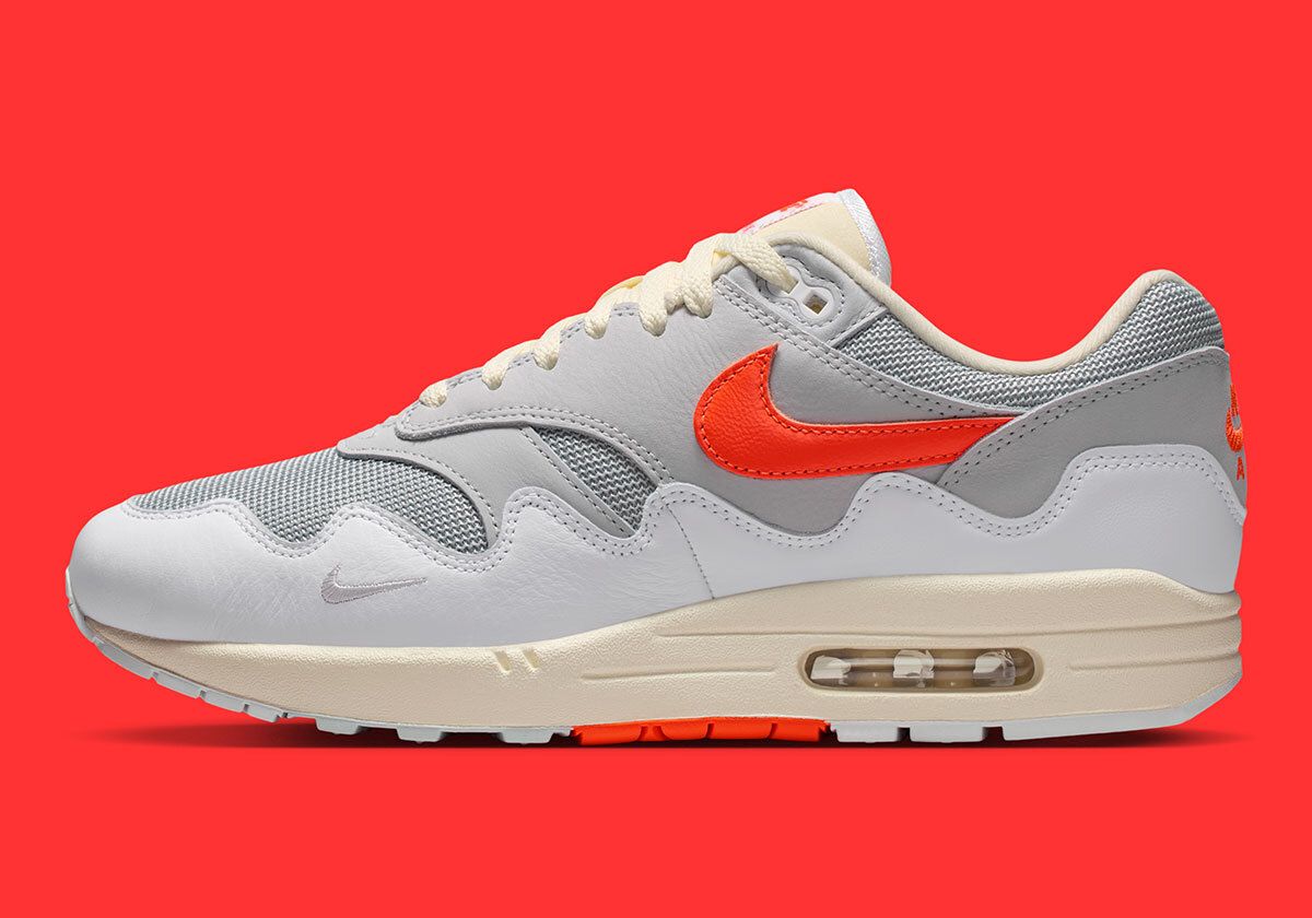 Sneaker News tweet media