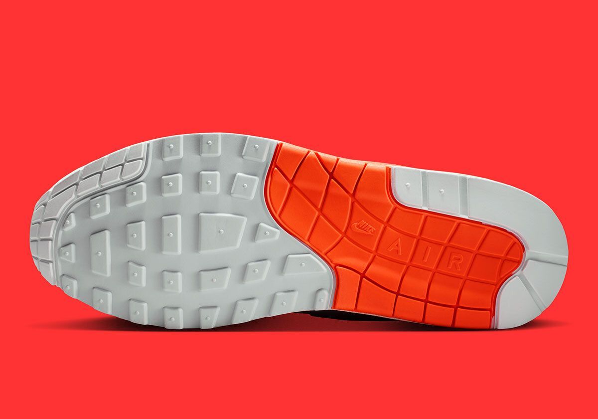 Sneaker News tweet media