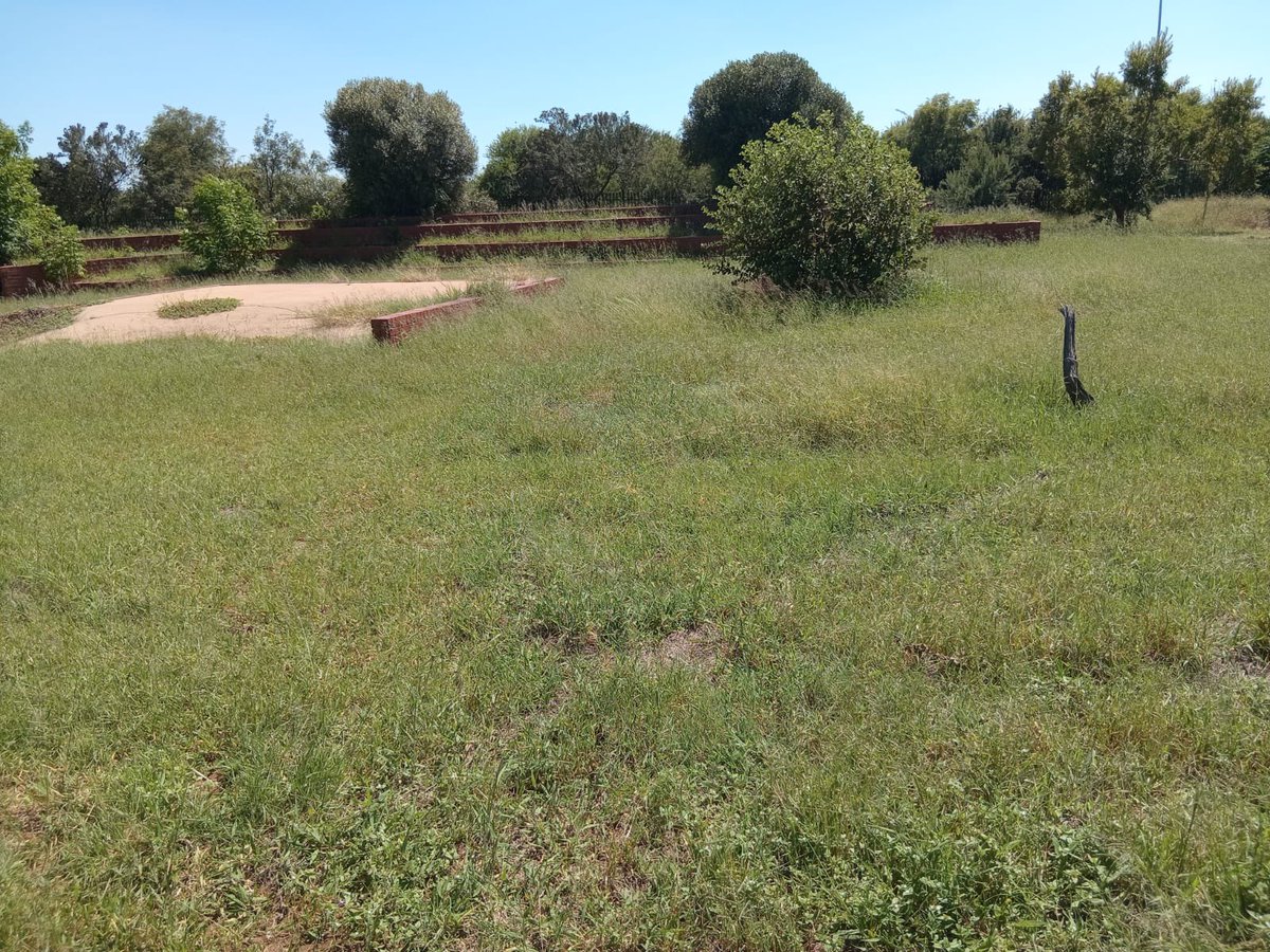 LemoSebo's tweet photo. 🌿 Ward 75 Update
Grass cutting completed at Sebothoma Hall, helping keep the area clean, safe and accessible for the community.
#tshwaneworks
#Ward75 #Temba #ServiceDelivery https://t.co/r6VtOAm70F