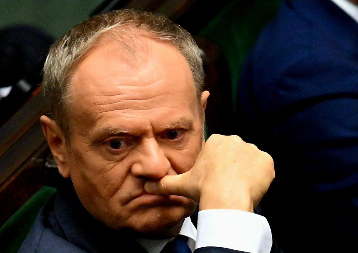 EdoMarcin's tweet photo. Po zawetowaniu przez Prezydenta @NawrockiKn ustawy wdrażającej unijny program SAFE Donald Tusk zdecydował się obejść w sposób nielegalny prezydenckie weto przy pomocy uchwały. Jest to nie tylko złamanie Konstytucji, ale wstęp do wrogiego przejęcia 🇵🇱 Polski przez 🇩🇪 Niemcy. https://t.co/TOBZ3gcmEL