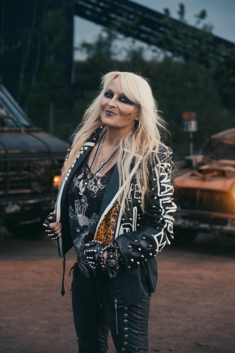 DoroOfficial's tweet image. I wish you all a great #weekend. Be #kind to each other and to yourself.
🤘💪❤️🙏
#Love, #Doro
-
Pic by #MerlinMorzeck

#doropesch
#conqueress
#warlock
#allformetal
#allweare