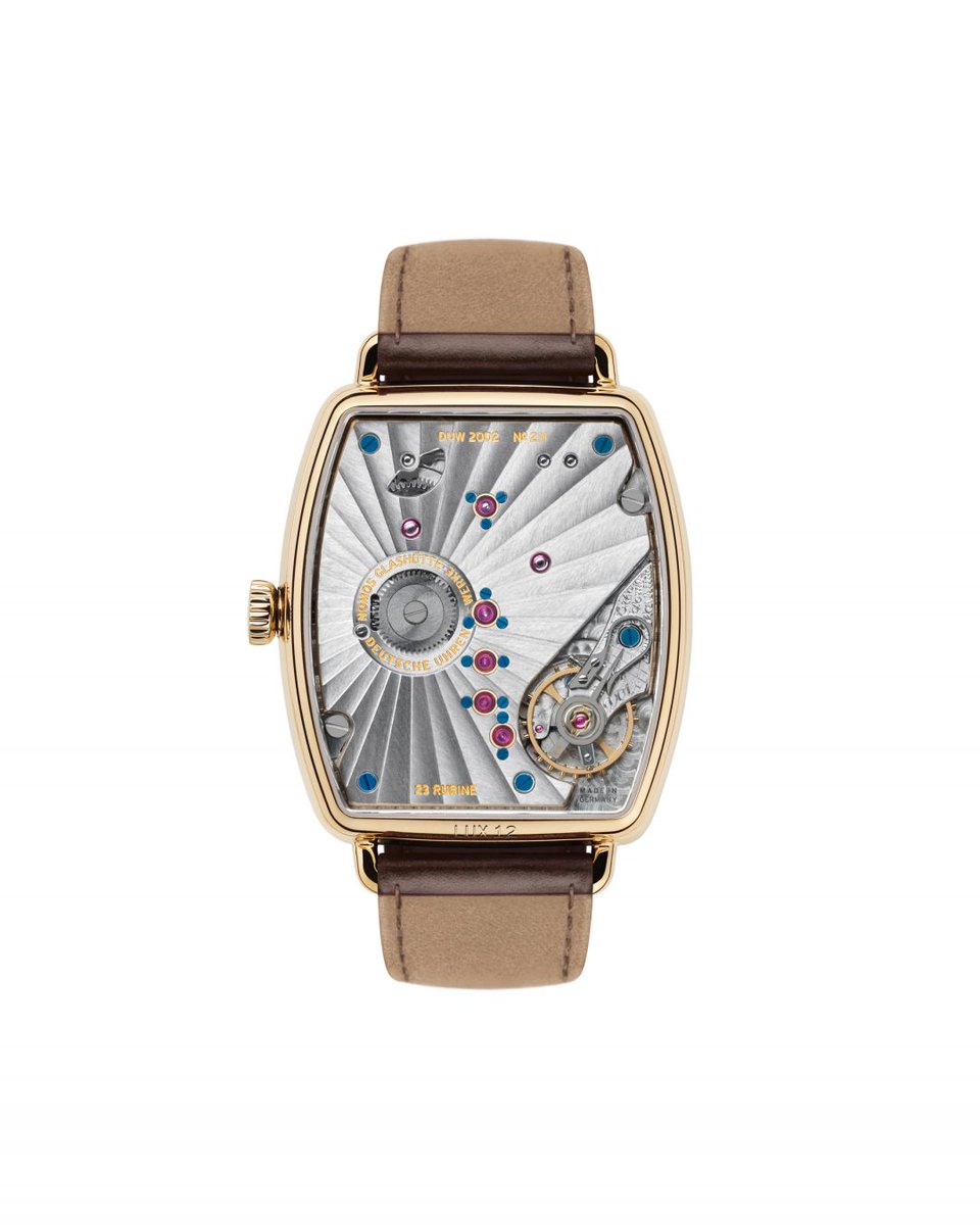 nomosglashuette's tweet image. The #lemon #yellow dial of #Lux Zikade is impossible to overlook. Encased in solid 18-karat rose gold with matching hands, this #timepiece balances playful character with refined sophistication. 
nomos-glashuette.com