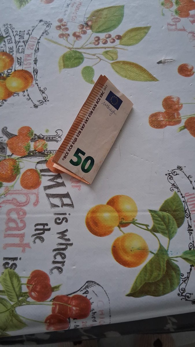 porti al giro il cane e per terra trovi..