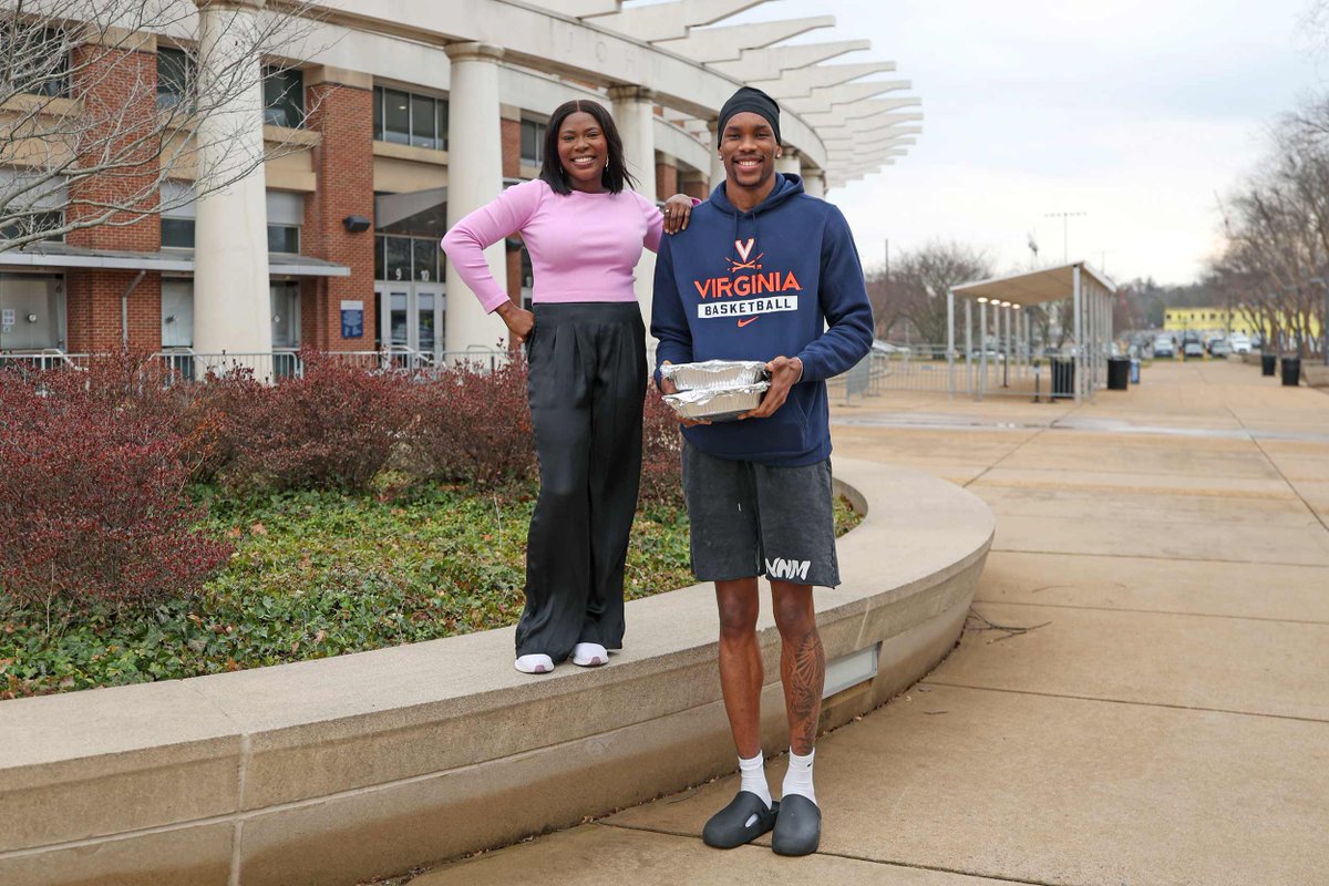 UVAMensHoops's tweet photo. The secret to Ugonna's basketball success? A Darden School student’s Nigerian cooking

Snail. Stewed goat meat. Jollof rice.

That’s what’s fueling one of the best shot-blocking seasons a Cavalier has had in recent memory

Full story from Andrew Ramspacher, UVA Today

🔗 https://t.co/qB5oM6QsxH

#GoHoos @DardenMBA