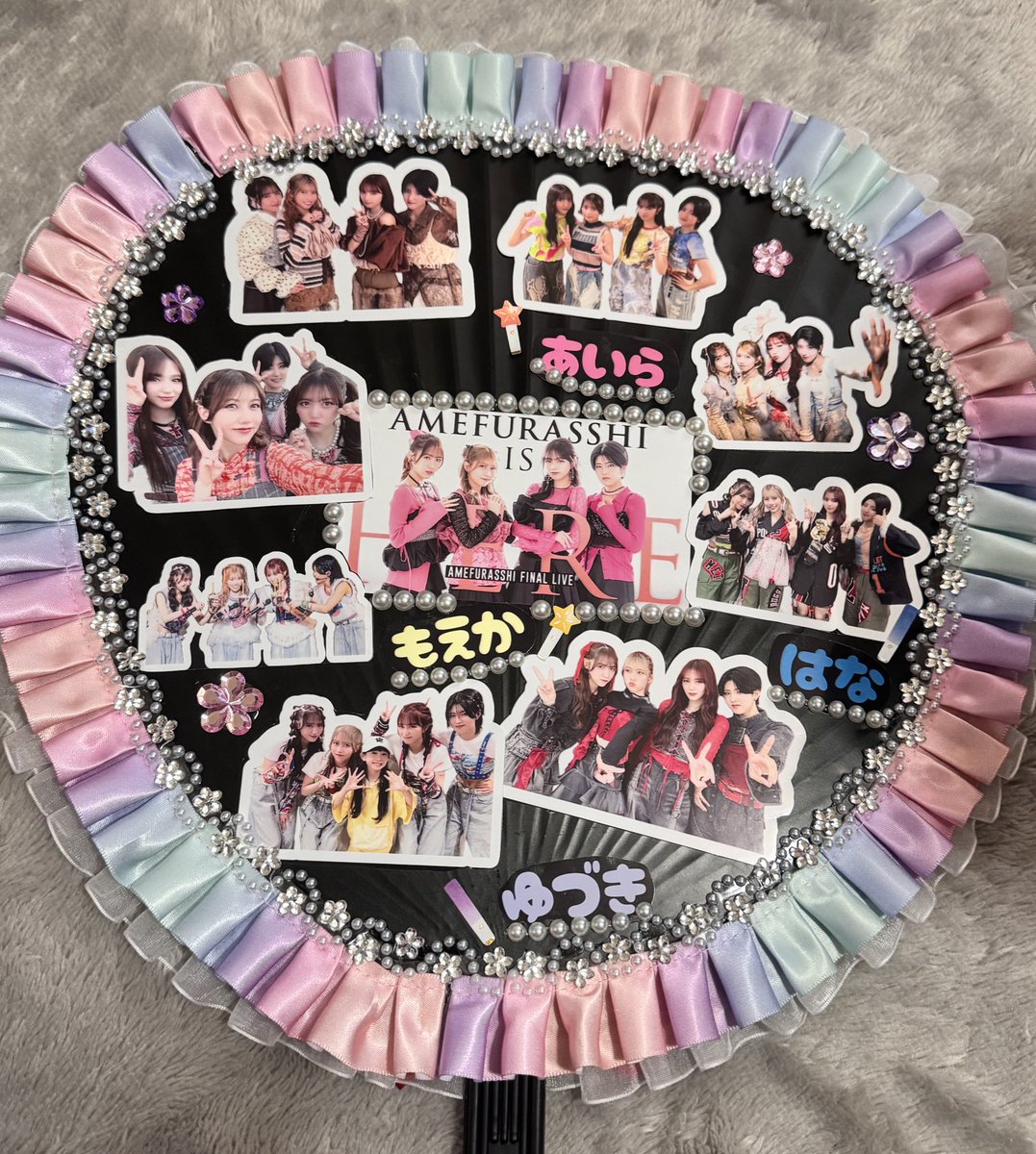 nanampool's tweet photo. AMEFURASSHI　FINAL LIVE🎤
約1年っていう短い期間だったけど、推し活楽しませてくれたメンバーに感謝✨
娘は、途中でお腹空いて眠くなってきて帰りたがってたけど、メタモルフォーズのおかげで元気取り戻してた🫢
最高のライブをありがとう！
#AMEFURASSHI #市川優月 #小島はな #鈴木萌花 #愛来 https://t.co/G8dvkxQGmd