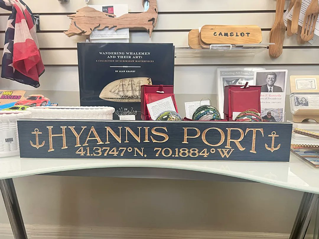 TheBostonIrish's tweet photo. Perfect weekend to buy #StPatricksDay2026 gifts for your family & friends - check out these lovely #irishgiftshops + #museum stores near you! https://t.co/9SmFjLcss7.
#meetboston @seeplymouth @BridgetsIrish @JfkMuseum #jfklibrary https://t.co/ioW1KbyBH2