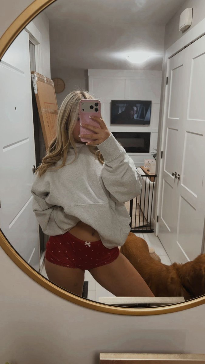 Faithrobertssss's tweet photo. Say 'hi' and I'll show u what I'm hiding😳 https://t.co/OGFEesgQjB
