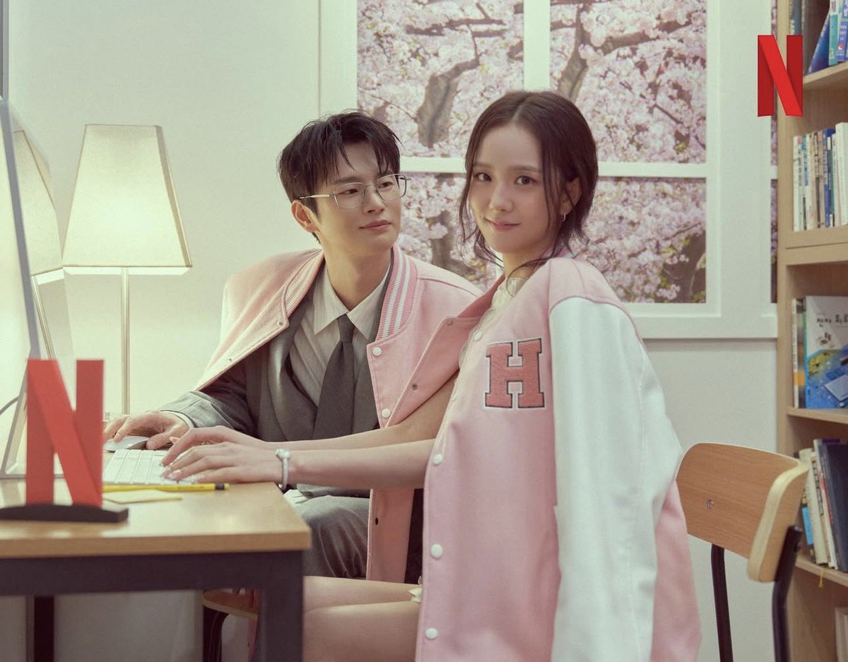 JISOO NEWS tweet media