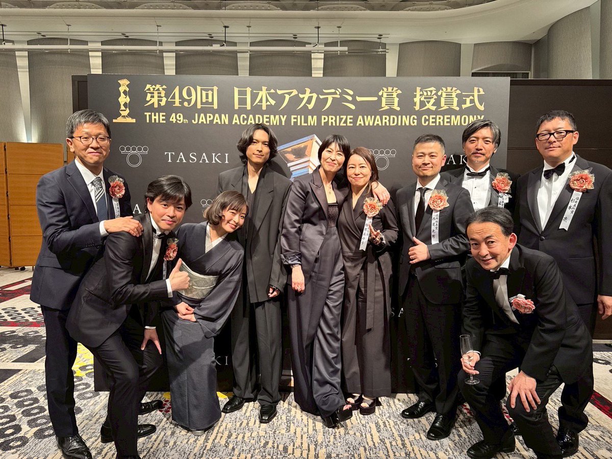 『#映画ファーストキス』
日本アカデミー賞に集合しました🍧

「一生の思い出になる映画を作りましょうと話し合って、はじまった作品です。」

皆様の人生に寄り添い続ける作品でありますように✉️

みなさん、本当におめでとうございます！！