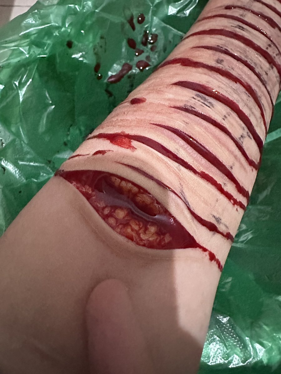 药瘾🩸自傷注意⚠️ tweet media