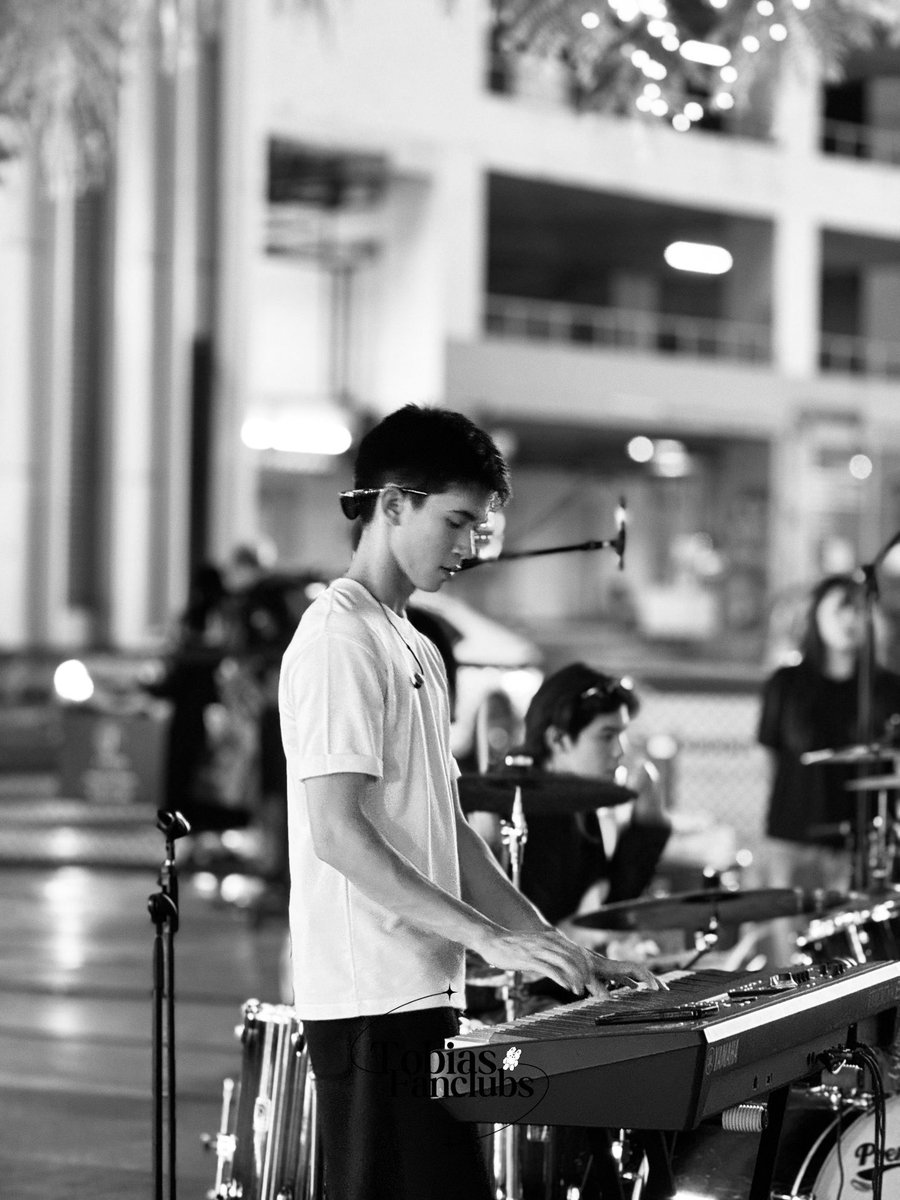 Tobias_Fanclubs's tweet photo. ขอขอบคุณ Siam Walking Street ด้วยนะคะสำหรับพื้นที่เล็กๆนี้ให้โทบี้และเพื่อนๆได้มาเล่นดนตรี ได้มาสนุกร่วมกับแฟนคลับ และทำให้สยามครึกครื้นมากๆ

วันนี้เอ็นจอยที่สุด ได้เติมน้องๆ Tia51แบบเต็มที่ เดินทางกลับดีๆและพักผ่อนกันด้วยนะคะ ไว้เจอกันงานหน้าค่าา🤏🏻👀
#tobyyvdp
#TIA51 https://t.co/iXIrLE65Wo