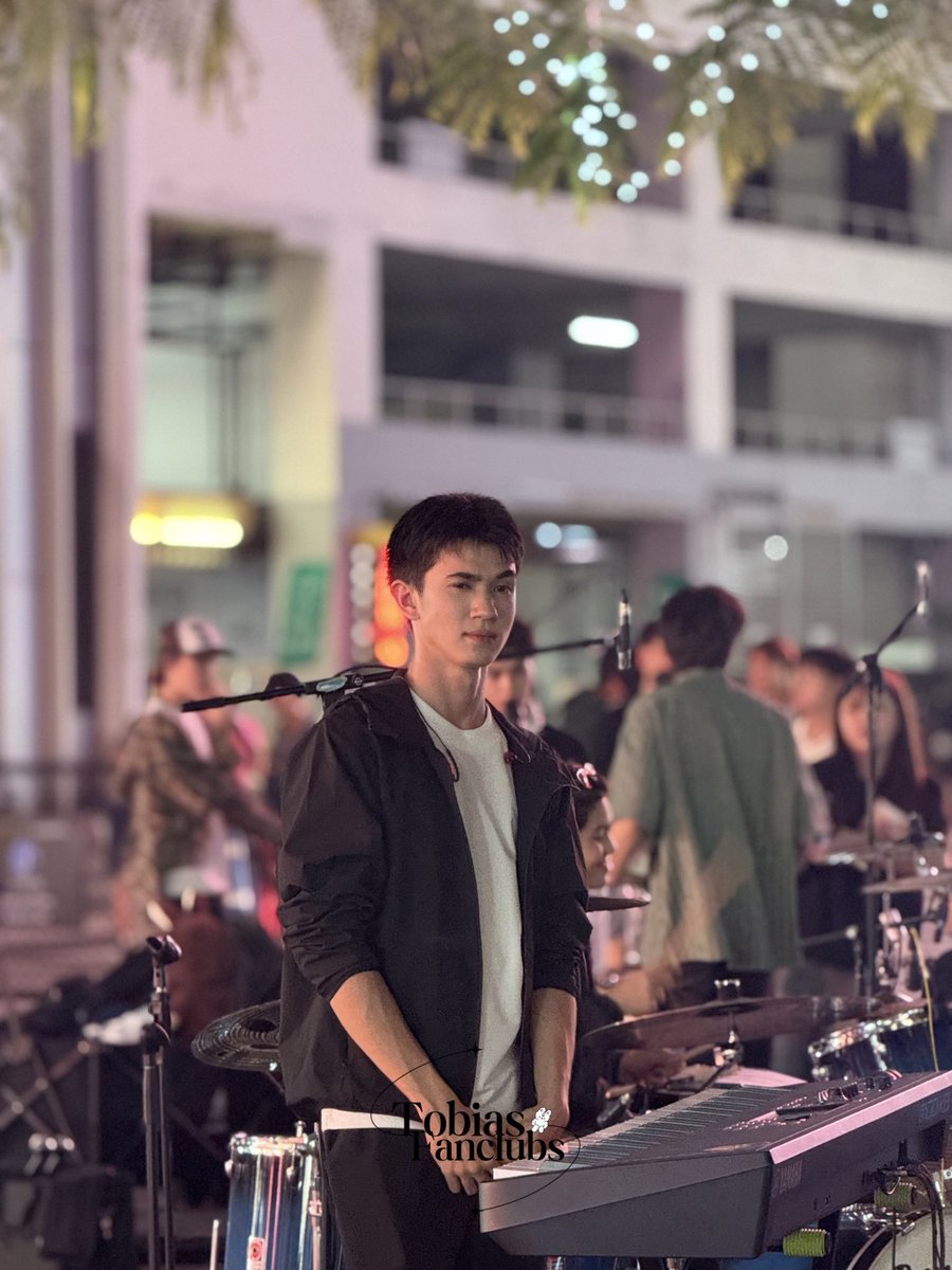 Tobias_Fanclubs's tweet photo. ขอขอบคุณ Siam Walking Street ด้วยนะคะสำหรับพื้นที่เล็กๆนี้ให้โทบี้และเพื่อนๆได้มาเล่นดนตรี ได้มาสนุกร่วมกับแฟนคลับ และทำให้สยามครึกครื้นมากๆ

วันนี้เอ็นจอยที่สุด ได้เติมน้องๆ Tia51แบบเต็มที่ เดินทางกลับดีๆและพักผ่อนกันด้วยนะคะ ไว้เจอกันงานหน้าค่าา🤏🏻👀
#tobyyvdp
#TIA51 https://t.co/iXIrLE65Wo