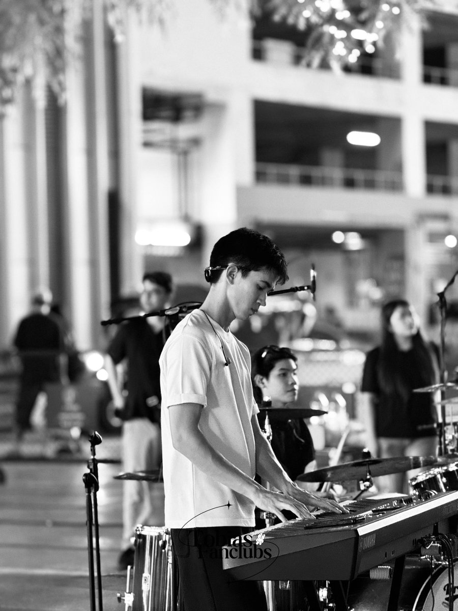 Tobias_Fanclubs's tweet photo. ขอขอบคุณ Siam Walking Street ด้วยนะคะสำหรับพื้นที่เล็กๆนี้ให้โทบี้และเพื่อนๆได้มาเล่นดนตรี ได้มาสนุกร่วมกับแฟนคลับ และทำให้สยามครึกครื้นมากๆ

วันนี้เอ็นจอยที่สุด ได้เติมน้องๆ Tia51แบบเต็มที่ เดินทางกลับดีๆและพักผ่อนกันด้วยนะคะ ไว้เจอกันงานหน้าค่าา🤏🏻👀
#tobyyvdp
#TIA51 https://t.co/iXIrLE65Wo