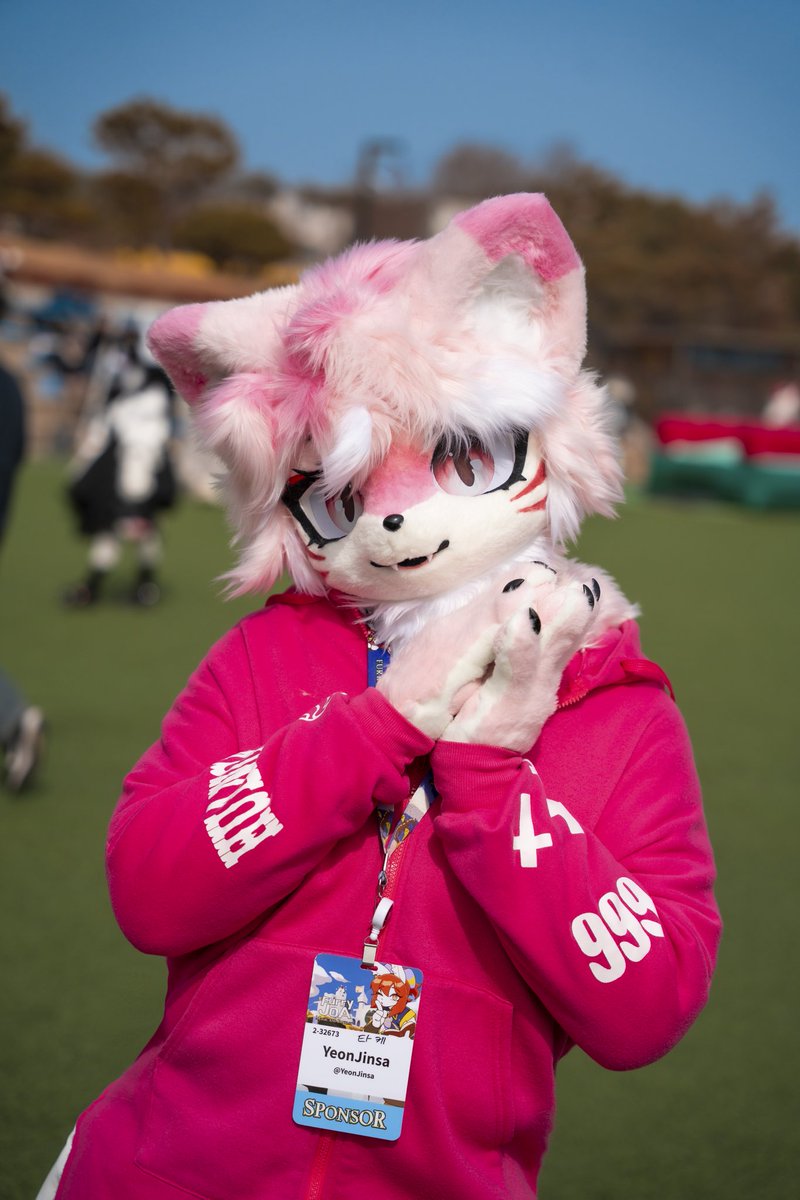 YeonJinsa's tweet photo. #FursuitFriday https://t.co/IDZQn3UbDF