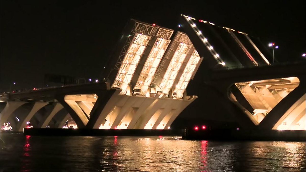VaDOTNOVA's tweet photo. The Woodrow Wilson Bridge will open for the tugboat "Recoil" again tonight at approx. 12:01 am. Drivers should expect traffic stops and delays. #DMVTraffic #VaTraffic https://t.co/DIdvKnKZSe