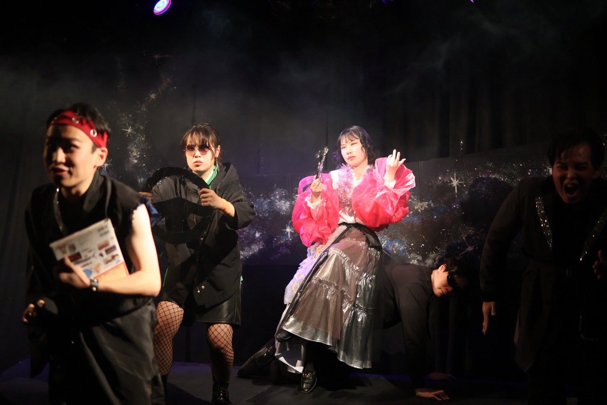 taurine2oku's tweet photo. 【ついに明日本番！】
本日はゲネプロを行いました。
とってもパワーのある演劇になったと思います。観ていただけるのが楽しみです……！
写真は制作補佐の殿さん撮影です。（あしや） https://t.co/weJaQYuly8