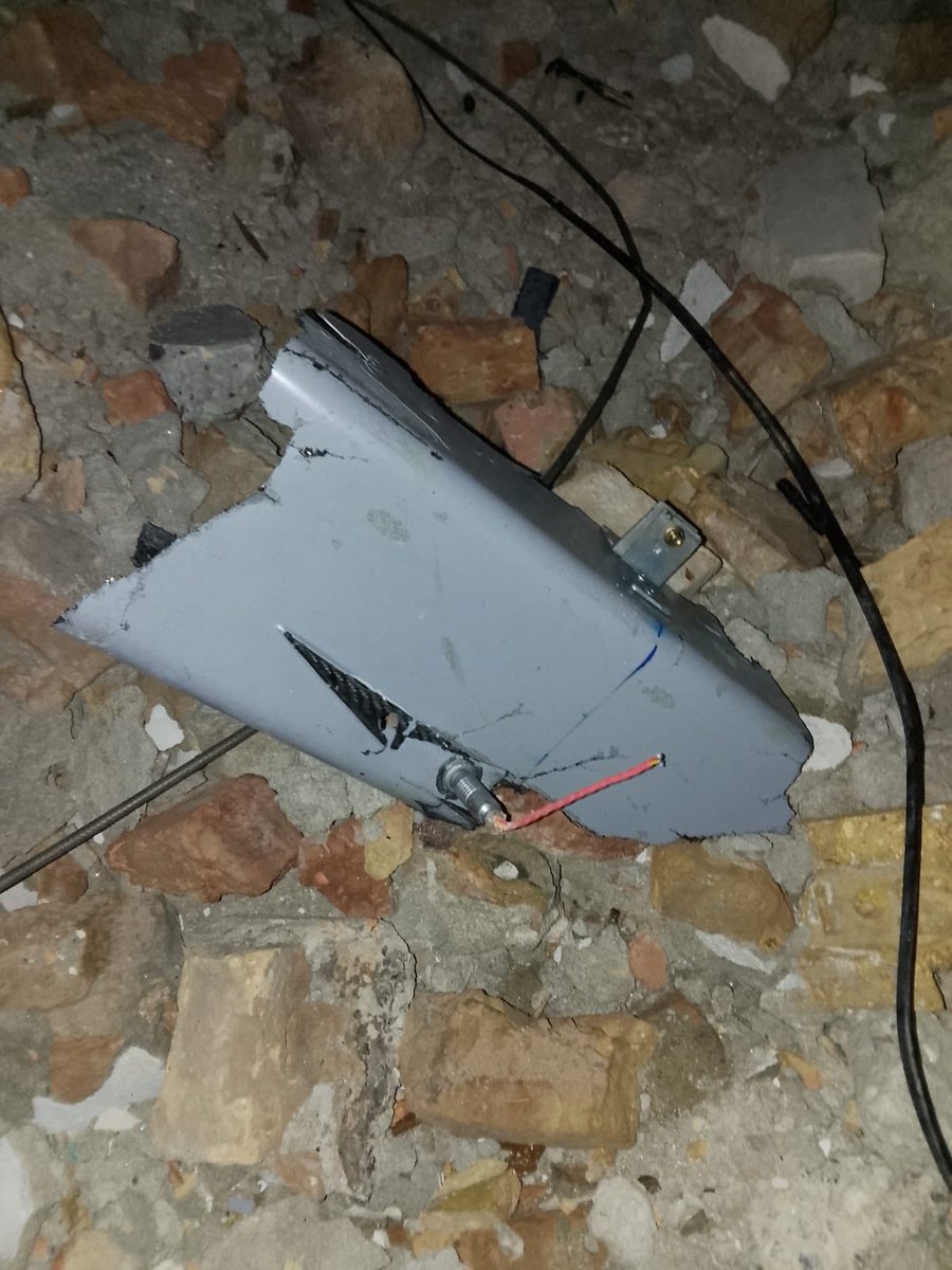 SiyasiAinak's tweet photo. Update: Pakistan Air Defence successfully downed two rogue UAVs in Rawalpindi/Islamabad airspace. Threat eliminated mid-air, no casualties or damage. Public is safe—security forces are fully alert and in command. #PakistanAirDefence #NationalSecurity https://t.co/JphSWyxev1