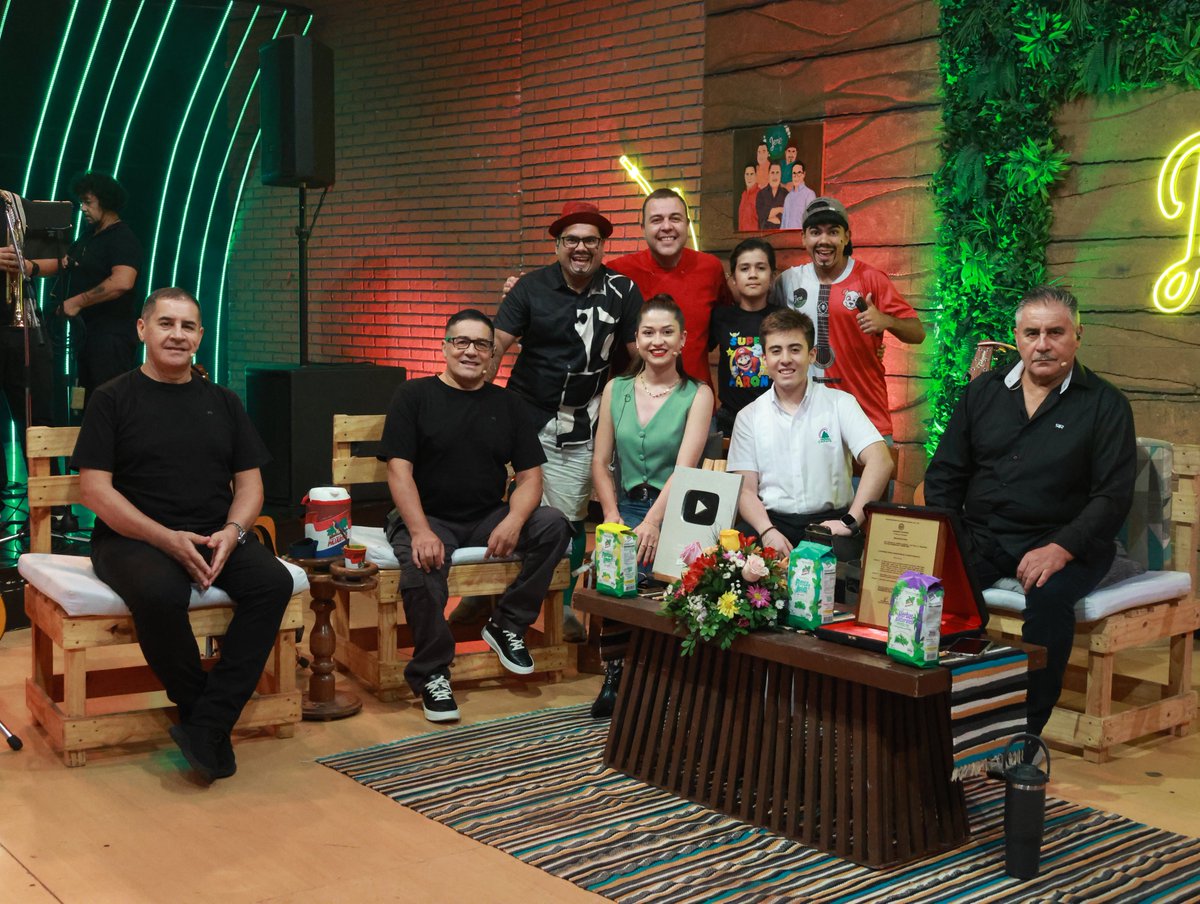 tererejerepy's tweet image. ¡Pejuke, peguaheke! 🤩 ¡Estamos todos listos para arrancar este domingo bien musical y lleno de arte! 😎

#tererejerepy por #telefuturopy