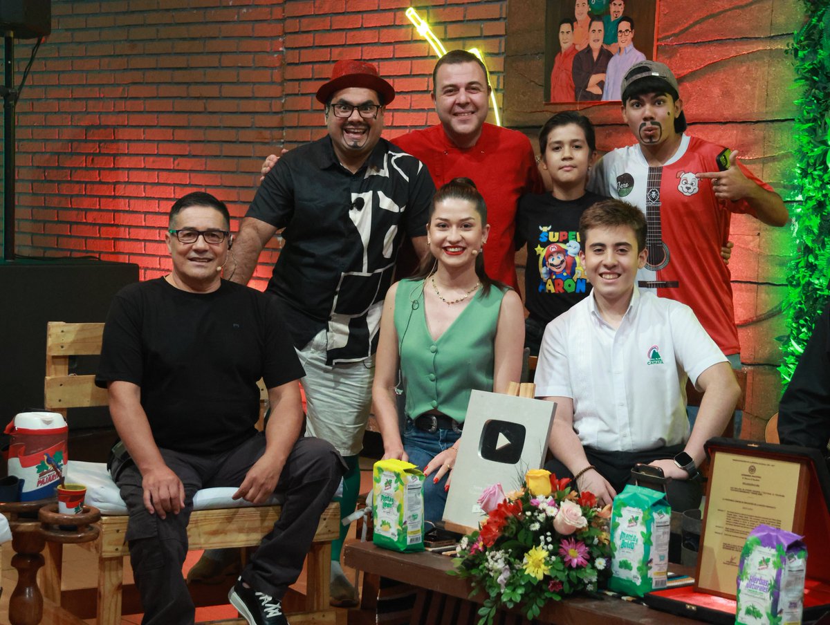 tererejerepy's tweet image. ¡Pejuke, peguaheke! 🤩 ¡Estamos todos listos para arrancar este domingo bien musical y lleno de arte! 😎

#tererejerepy por #telefuturopy