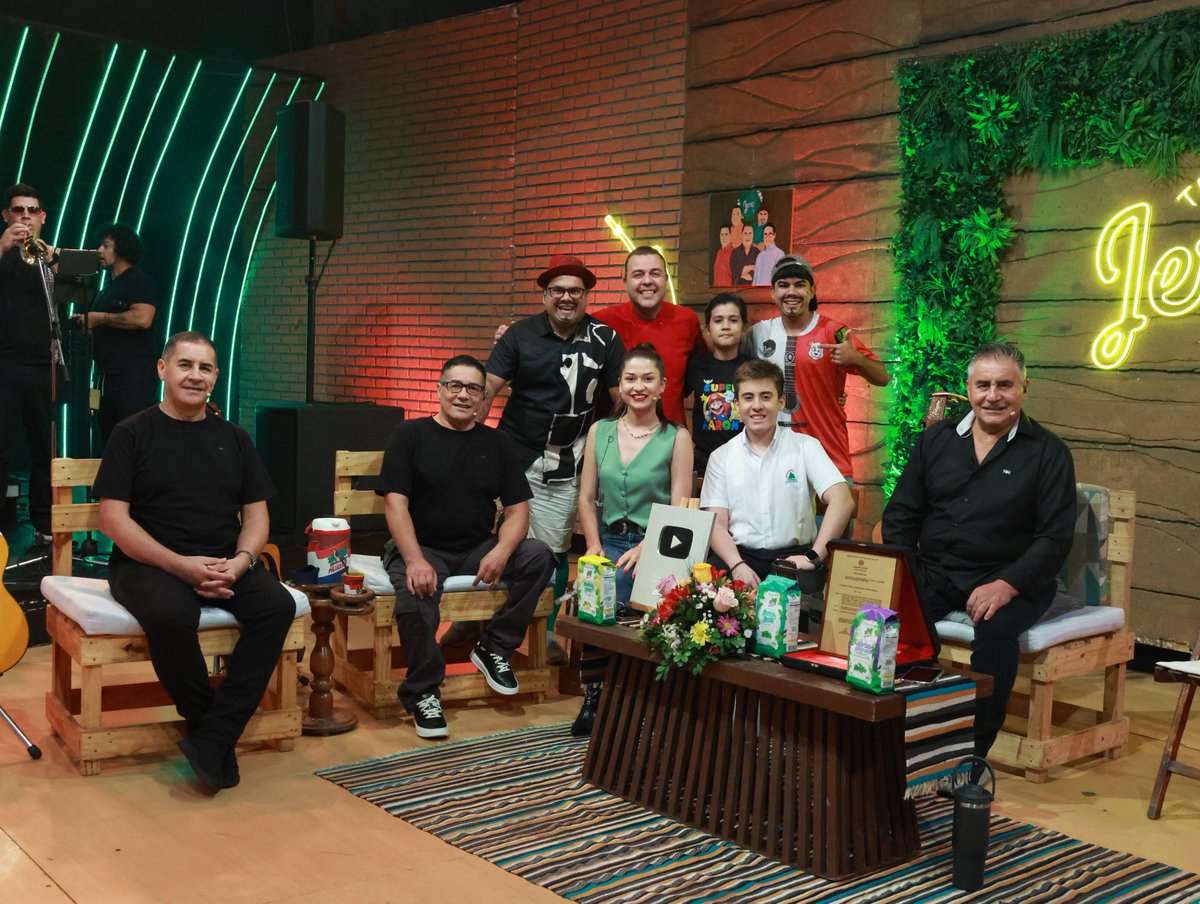 tererejerepy's tweet image. ¡Pejuke, peguaheke! 🤩 ¡Estamos todos listos para arrancar este domingo bien musical y lleno de arte! 😎

#tererejerepy por #telefuturopy