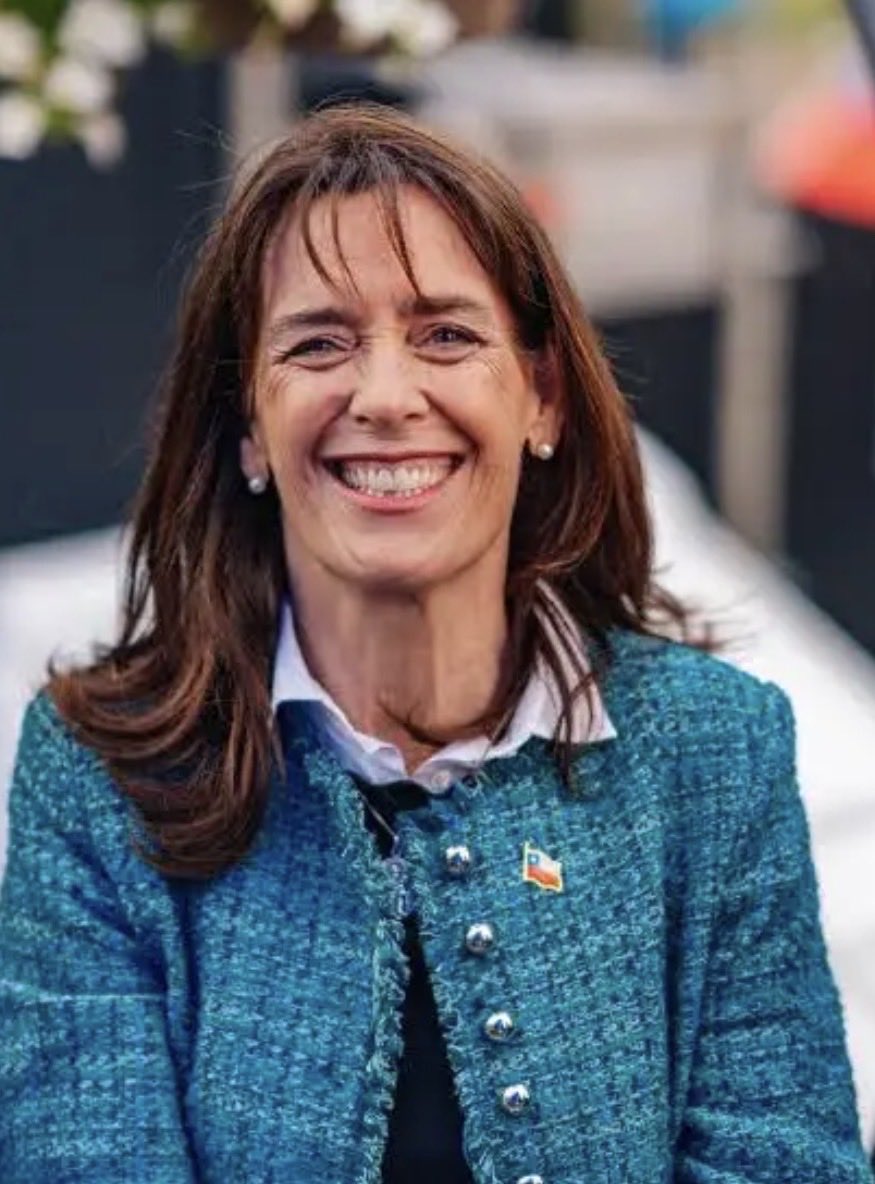 MaggInvernista's tweet photo. ❤️Me encanta la primera dama, la distinguida señora María Pía Adriasola y a ustedes? 😘 https://t.co/Py0N3FdsRO
