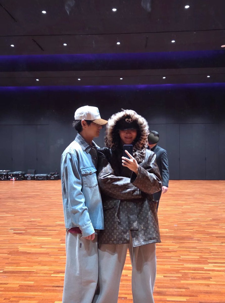 byisaforthv's tweet image. HOSEOK PAI DE TRIGÊMEOS 😭😭😭