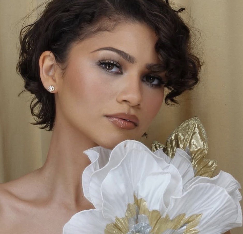 PopBase's tweet photo. Zendaya stuns in recent photos. https://t.co/XebEVPQZjn