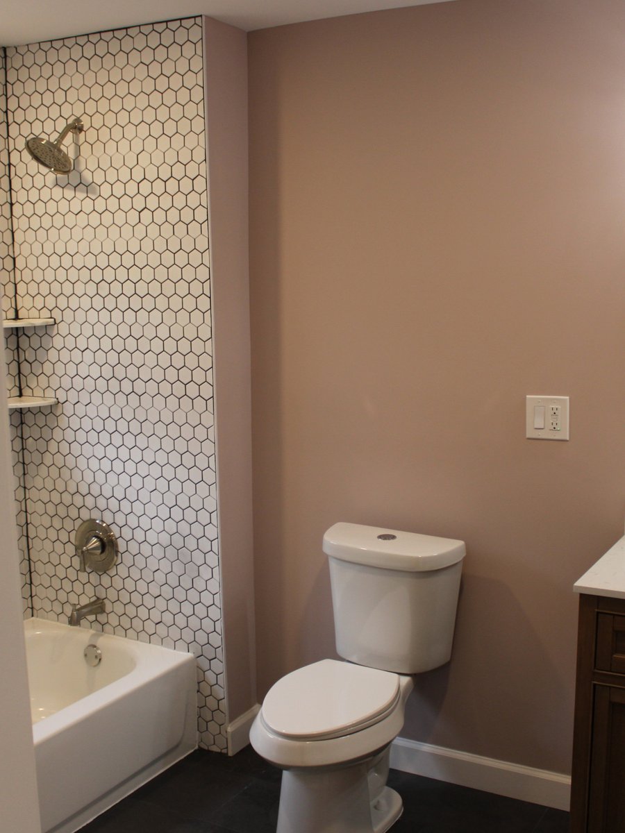 pietowntv's tweet image. Tonight on #HouseHunters🎰
After hitting a casino jackpot, a woman now looks to buy her #FirstHome in #Detroit. Her daughter's her agent who wants to keep things practical, but Mom's in full #YOLO mode, and her wish list may clash with real estate reality.

10|9c on @HGTV 🎲