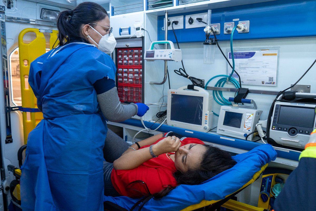 Salud_Ec's tweet photo. ¡Por un Ecuador sin sarampión! 🇪🇨💪
En el Aeropuerto Mariscal Sucre de Quito realizamos un Simulacro Interinstitucional de Caso Sospechoso de Sarampión, ante la alerta emitida por la @OpsOms y la proximidad del Mundial de Fútbol 2026. https://t.co/C1H3LCC8pc