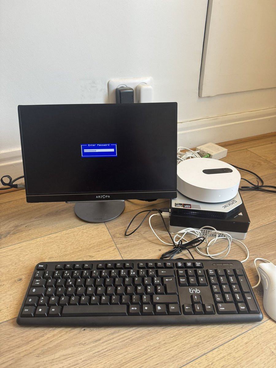 Supersocks tweet media