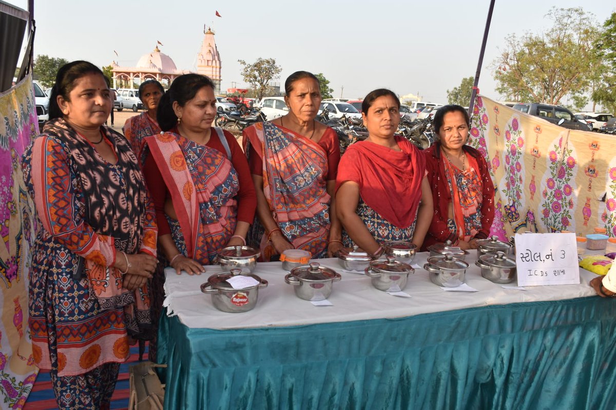 InfoSabarHmt's tweet image. તલોદના લેબોર ચોકડી સલાટપુર ખાતે ‘મિલેટ મેળા’ અને PM-કિસાન યોજનાના ૨૨મા હપ્તાના વિતરણનો જિલ્લાકક્ષાનો કાર્યક્રમ યોજાયો. ખેડૂતોને આધુનિક અને પ્રાકૃતિક ખેતી અંગે માર્ગદર્શન આપવામાં આવ્યું.વડાપ્રધાનશ્રીના આસામ ગુવાહાટી ખાતેના લાઇવ કાર્યક્રમનું પ્રસારણ નિહાળ્યું
#PMKisan #MilletMela