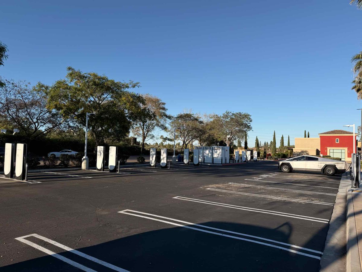 TeslaCharging's tweet photo. New Tesla Supercharger: Chula Vista, CA - Proctor Valley Road (16 stalls) 
https://t.co/dykfjPL4iA https://t.co/COVLH7afVA