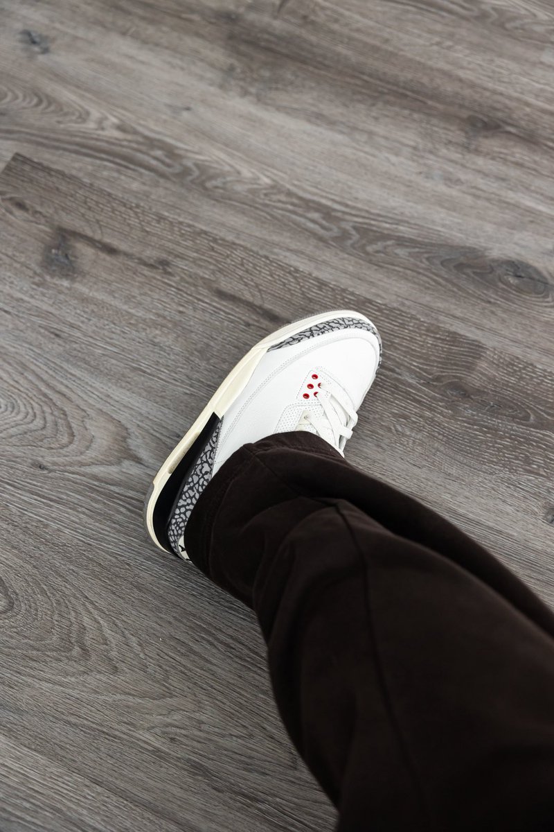 visualeyezsteph's tweet photo. crazy these dropped 3 years ago just a few days back! I’d definitely double up on these 🤧 Who still has a pair or got theirs worn to the ground??? https://t.co/M2S40toudX