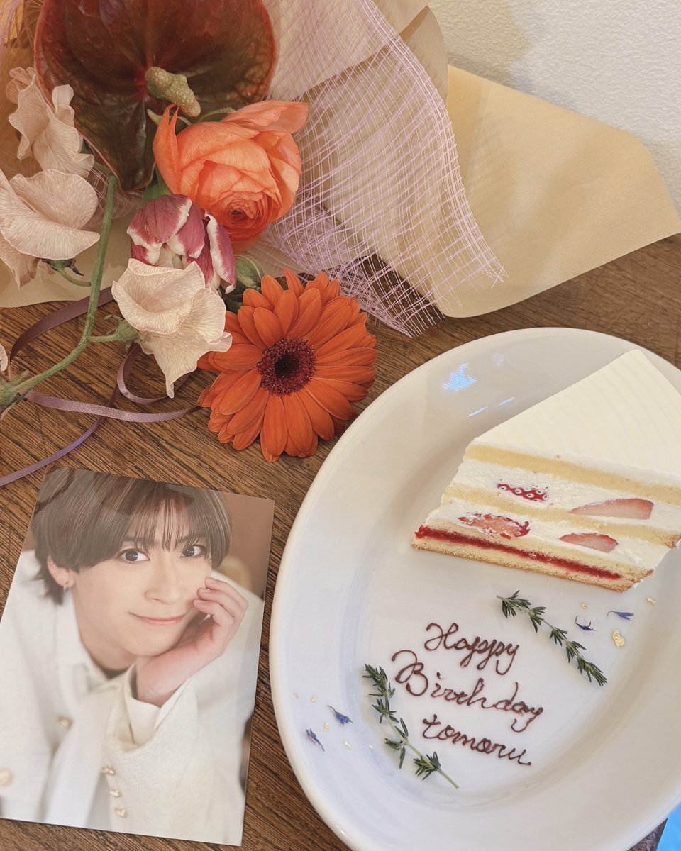 1990__at's tweet photo. ⋆⸜⊹₊ 𝘏𝘢𝘱𝘱𝘺 𝘉𝘪𝘳𝘵𝘩𝘥𝘢𝘺 𝘛𝘰𝘮𝘰𝘳𝘶₊⊹⸝⋆
お誕生日おめでとうございます🌼
ともるちゃんが今日もこれからも
ずっと幸せでありますように🎶 https://t.co/o5aUmzDOCK