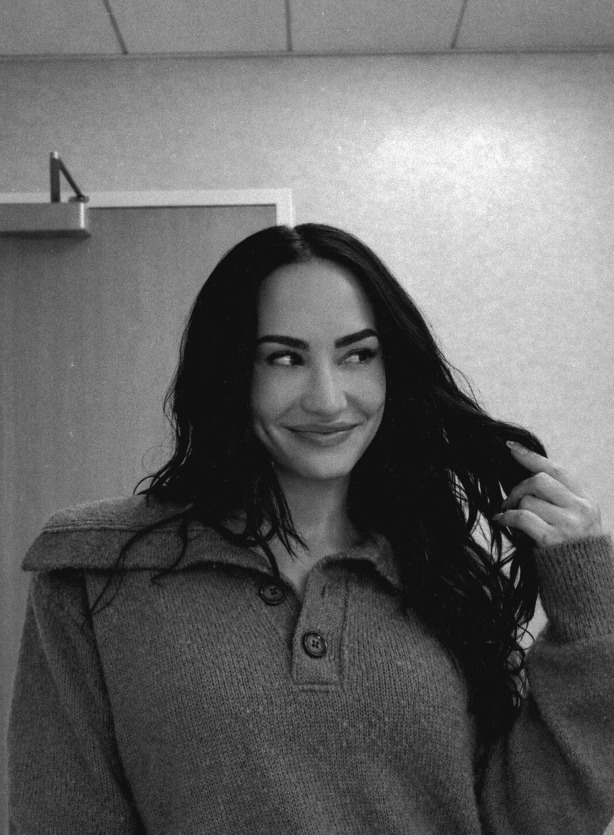 abcddlovatox's tweet photo. Don’t let them make you fall 🦋 https://t.co/uLfP6Uadqe