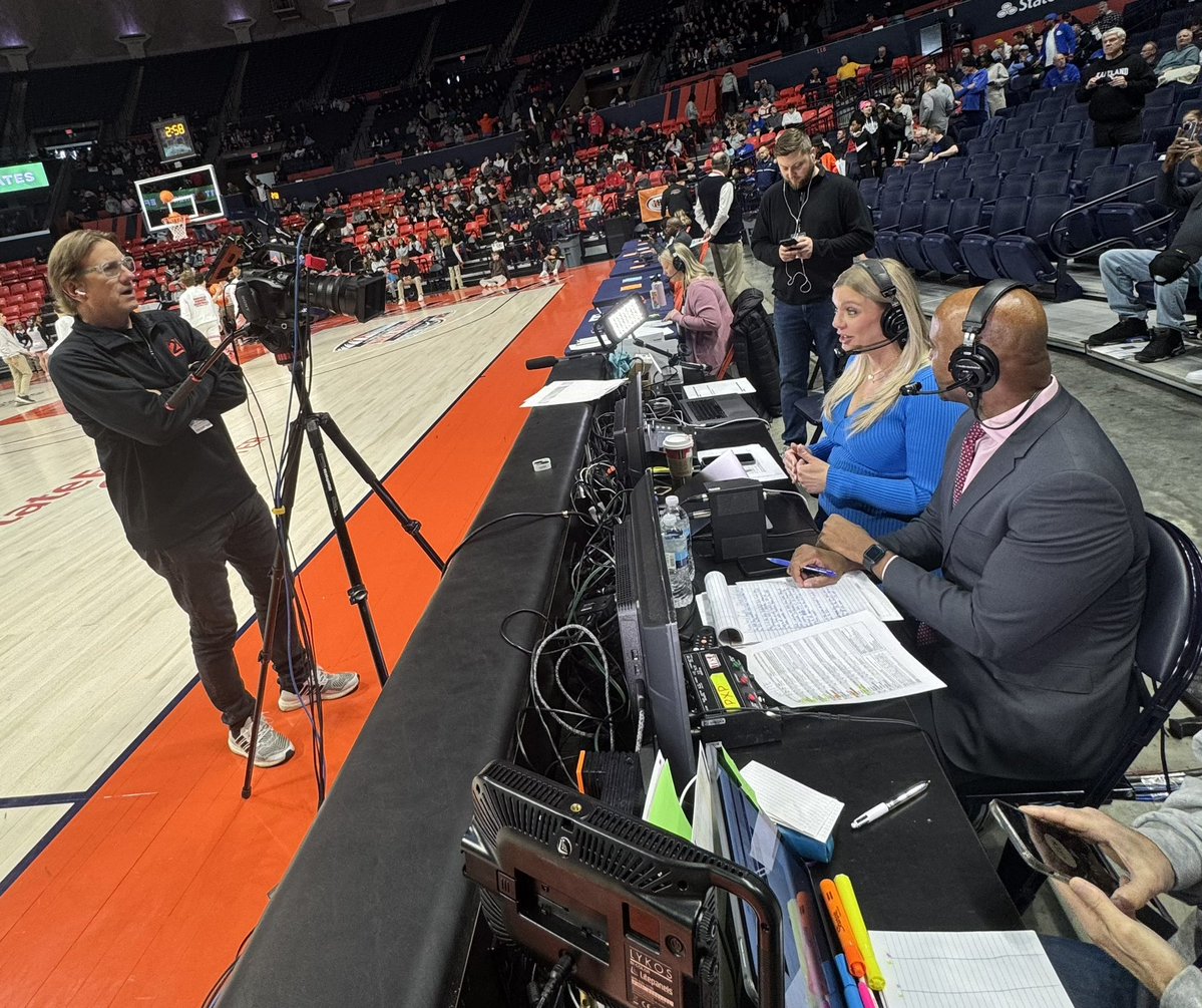 WCIU, The U tweet media